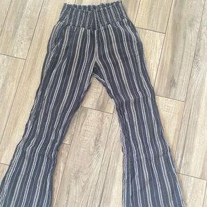 These are New Waves 2 Elastic Waist Pants pants from Billabong  in a size large